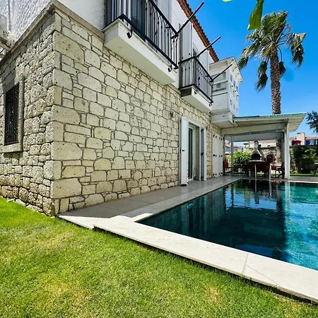 Villa Evalacati-villa Palma-central With Private Pool And Garden